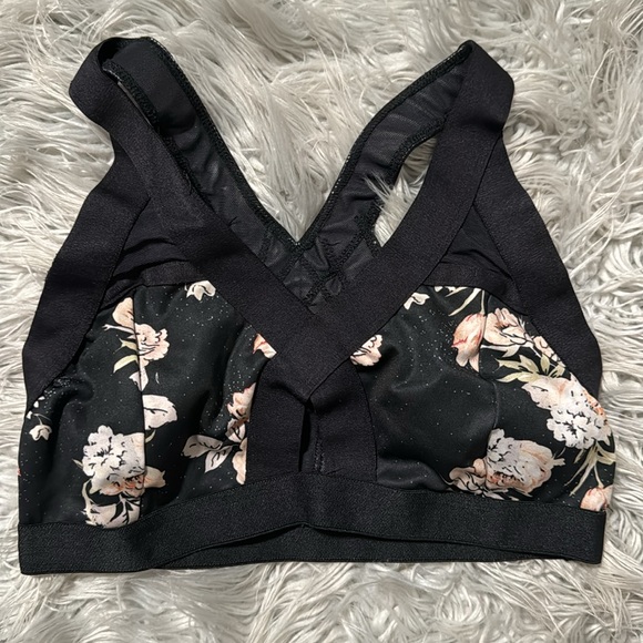 Beautiful FP Movement activewear set with floral print - Picture 7 of 8